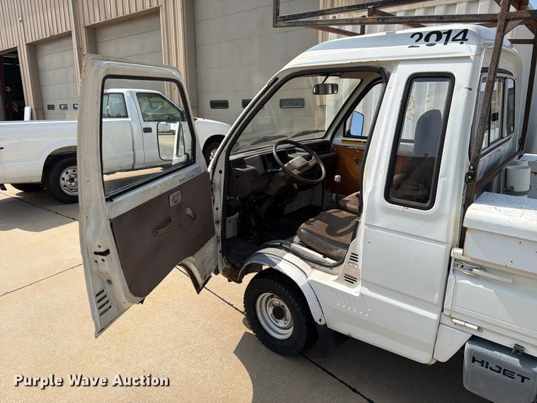image for item NA9499 1993 Daihatsu Hijet mini truck