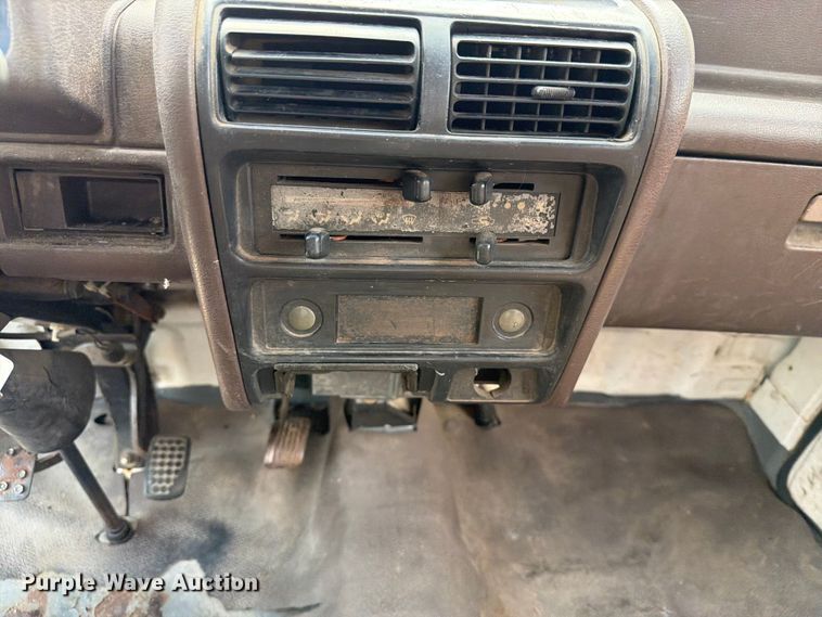 image for item NA9499 1993 Daihatsu Hijet mini truck