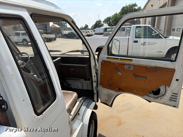 image for item NA9499 1993 Daihatsu Hijet mini truck