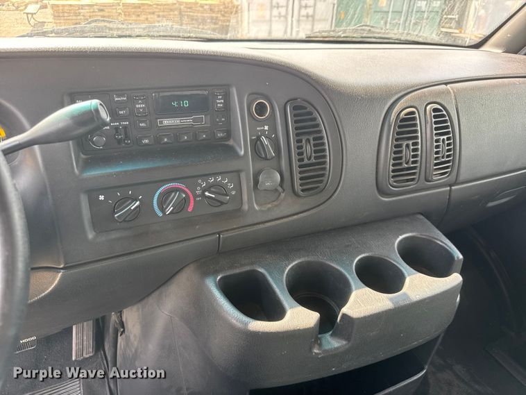 image for item NA9500 2002 Dodge Ram Wagon B2500 van