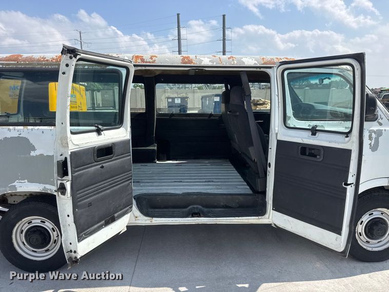 image for item NA9500 2002 Dodge Ram Wagon B2500 van