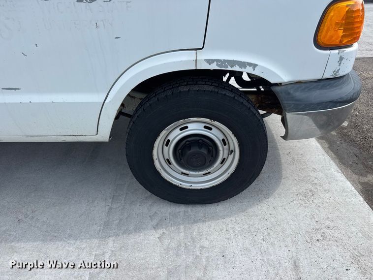 image for item NA9500 2002 Dodge Ram Wagon B2500 van