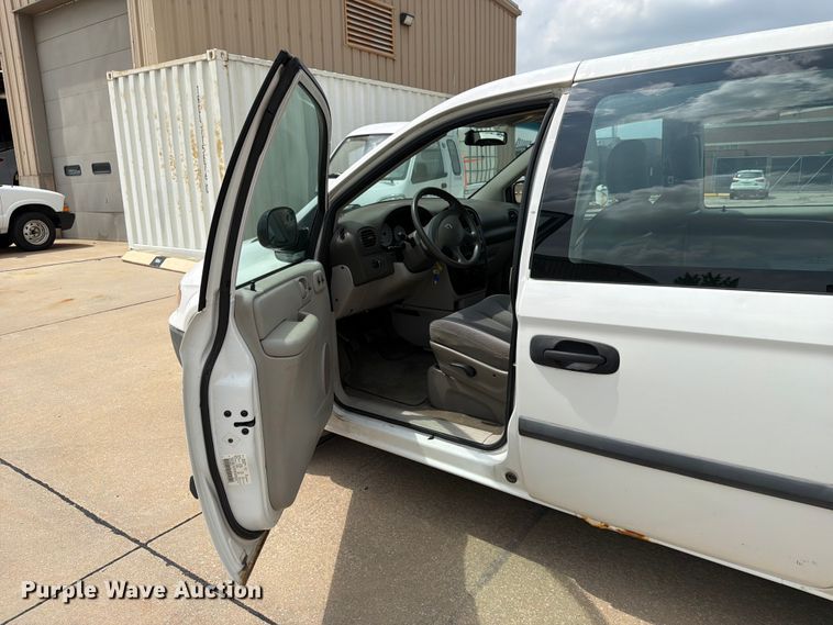 image for item NA9501 2006 Dodge Caravan van