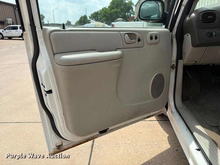 image for item NA9501 2006 Dodge Caravan van