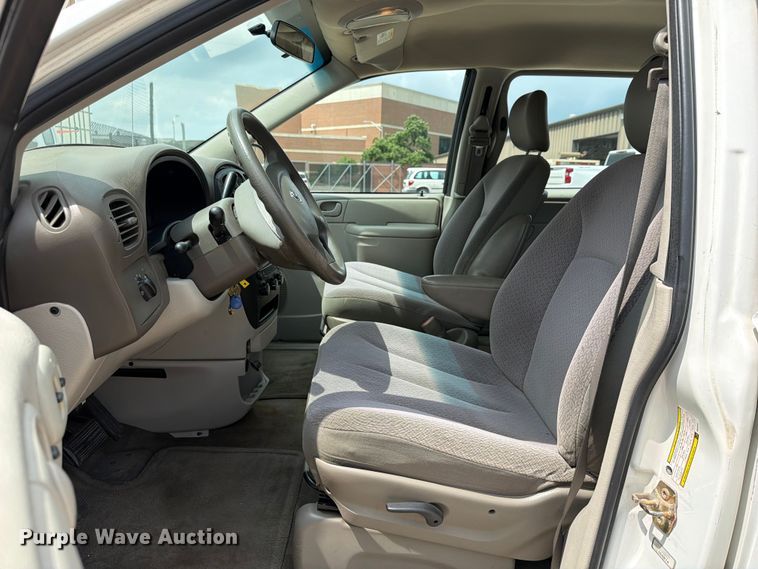 image for item NA9501 2006 Dodge Caravan van
