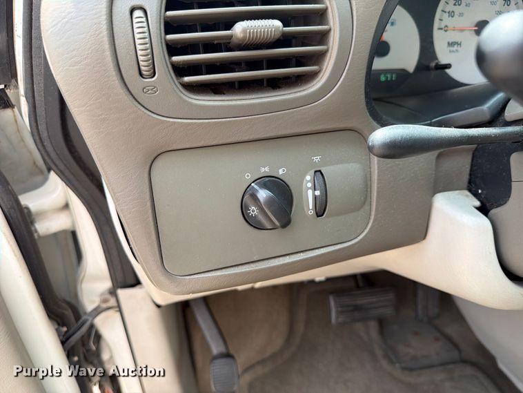image for item NA9501 2006 Dodge Caravan van