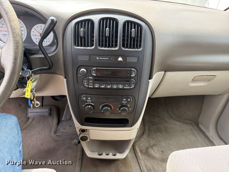image for item NA9501 2006 Dodge Caravan van