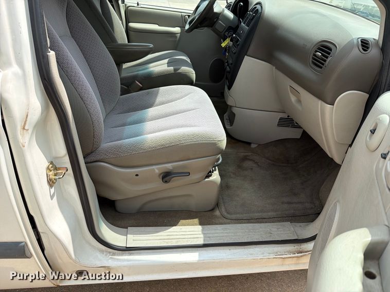 image for item NA9501 2006 Dodge Caravan van