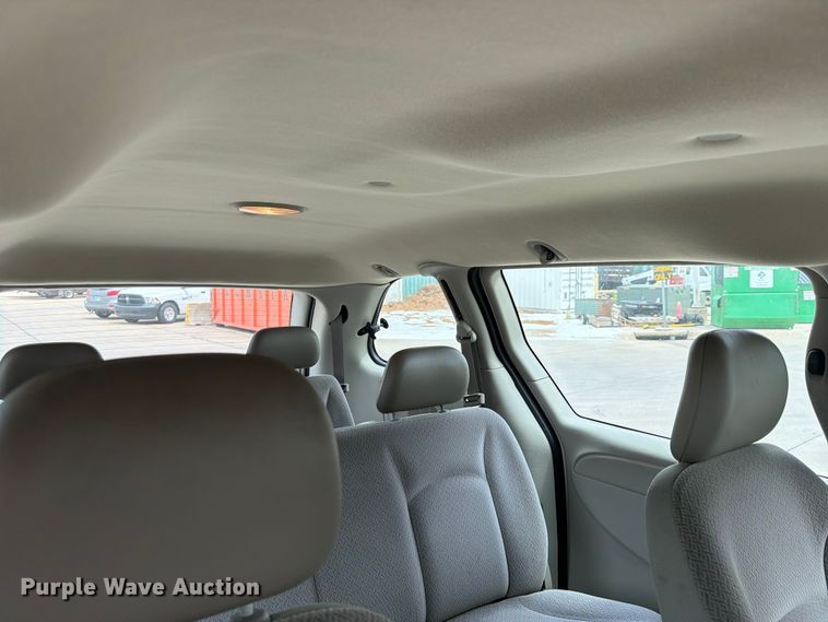 image for item NA9501 2006 Dodge Caravan van