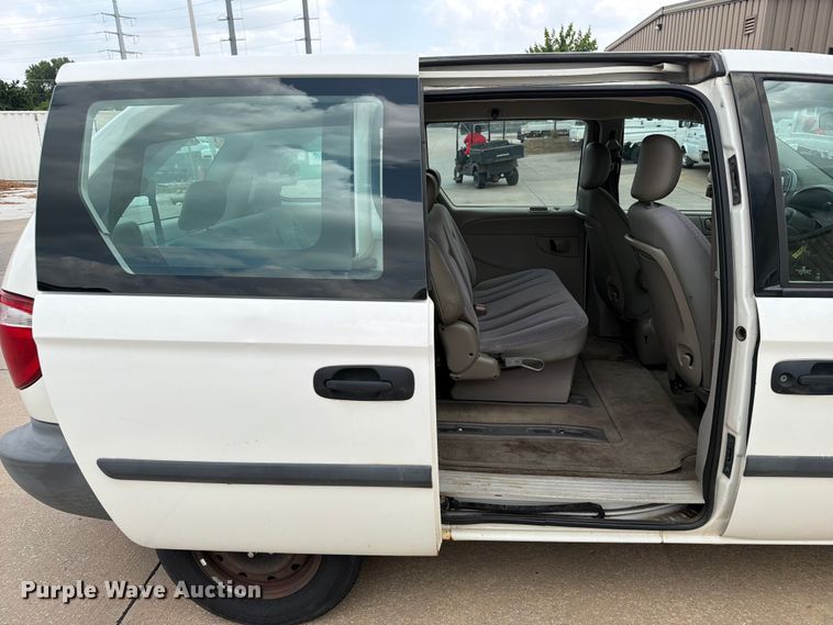 image for item NA9501 2006 Dodge Caravan van