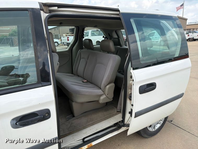 image for item NA9501 2006 Dodge Caravan van