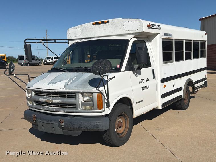 image for item NA9542 2001 Chevrolet Express 3500 shuttle bus