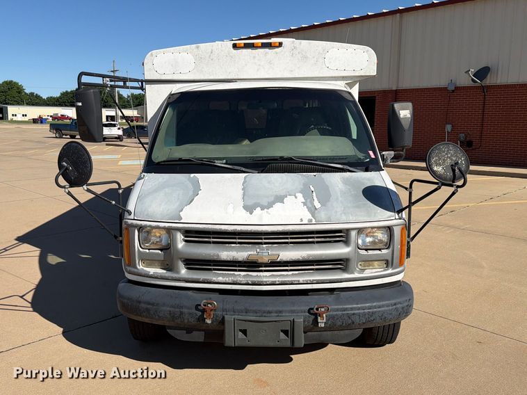 image for item NA9542 2001 Chevrolet Express 3500 shuttle bus