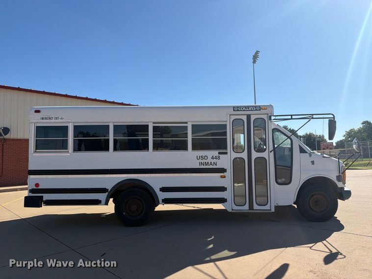 image for item NA9542 2001 Chevrolet Express 3500 shuttle bus
