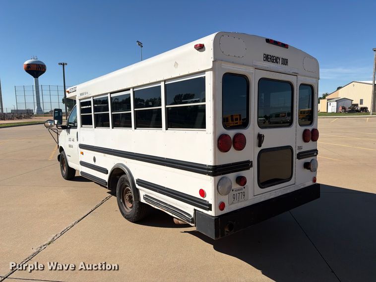 image for item NA9542 2001 Chevrolet Express 3500 shuttle bus