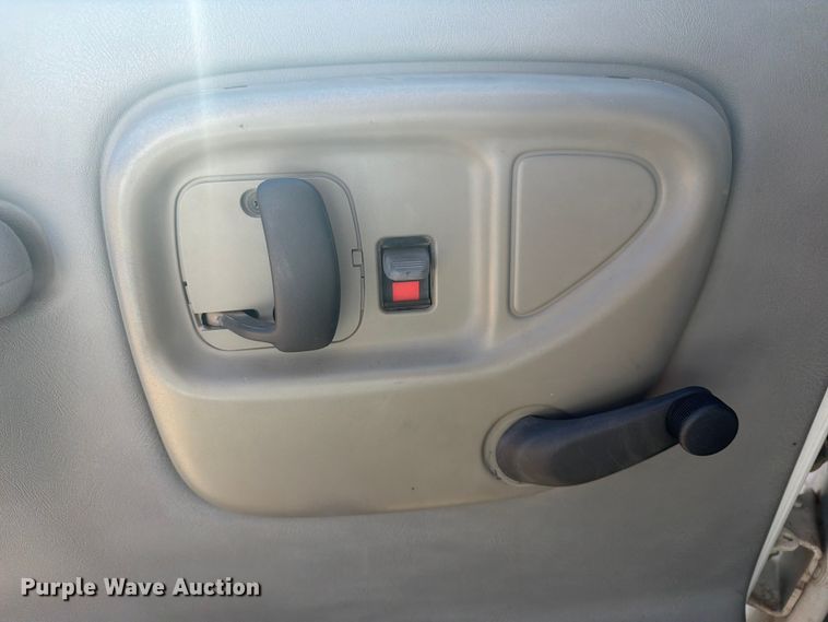 image for item NA9542 2001 Chevrolet Express 3500 shuttle bus