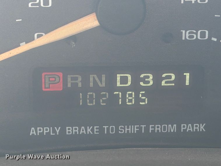image for item NA9542 2001 Chevrolet Express 3500 shuttle bus