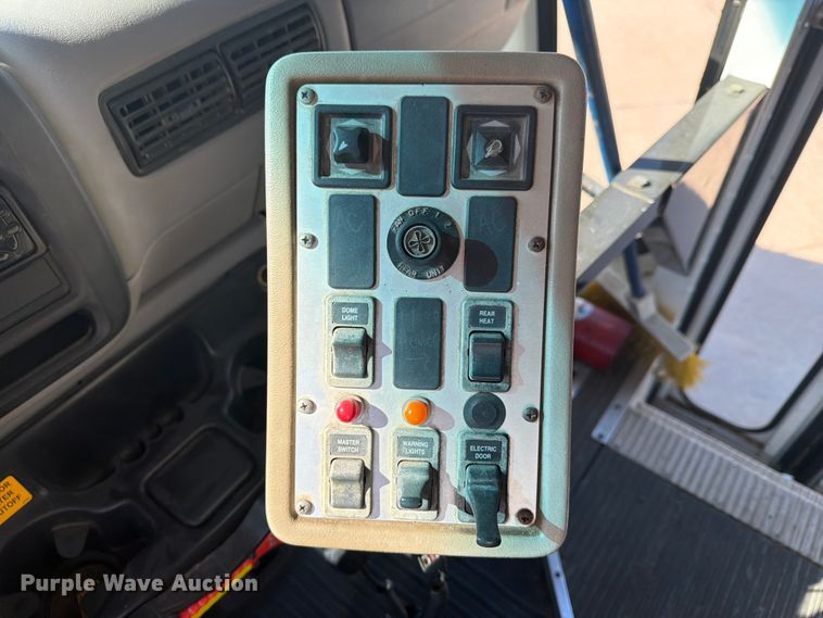image for item NA9542 2001 Chevrolet Express 3500 shuttle bus