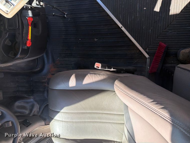 image for item NA9542 2001 Chevrolet Express 3500 shuttle bus