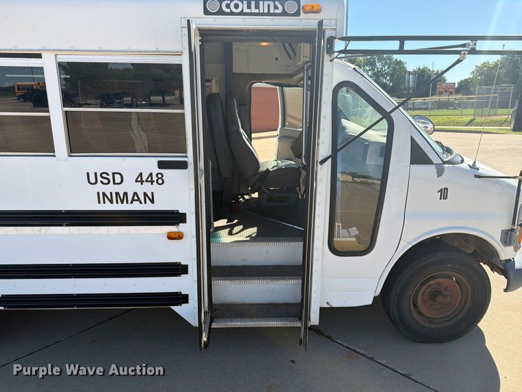image for item NA9542 2001 Chevrolet Express 3500 shuttle bus