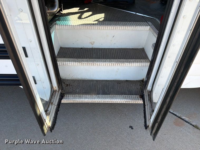image for item NA9542 2001 Chevrolet Express 3500 shuttle bus