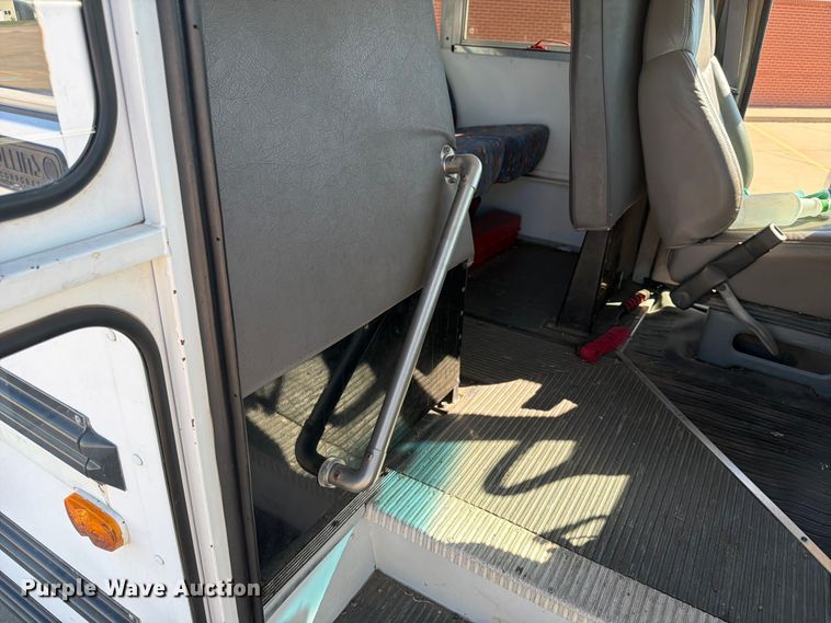 image for item NA9542 2001 Chevrolet Express 3500 shuttle bus