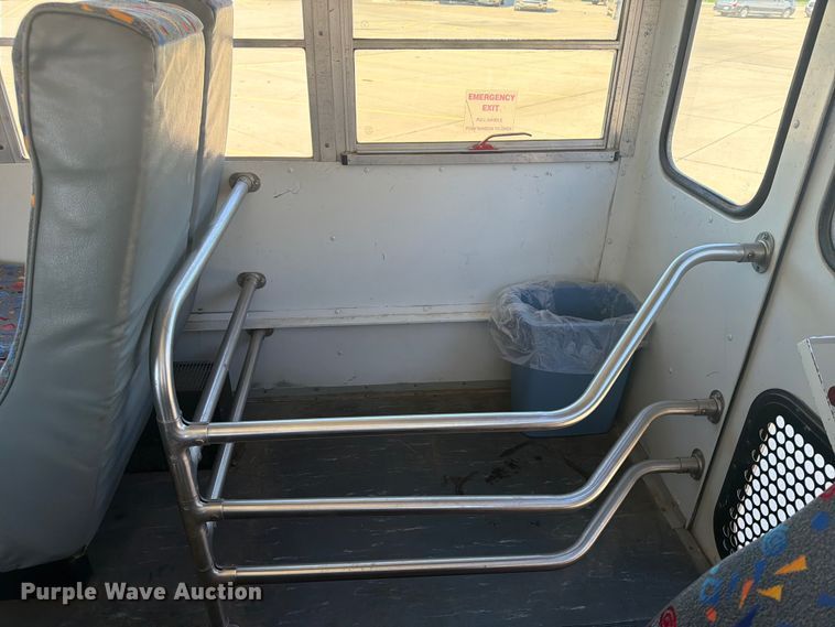 image for item NA9542 2001 Chevrolet Express 3500 shuttle bus