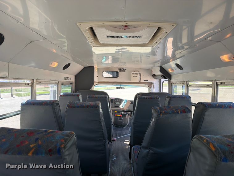 image for item NA9542 2001 Chevrolet Express 3500 shuttle bus