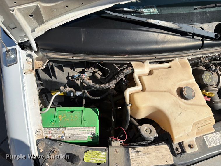 image for item NA9542 2001 Chevrolet Express 3500 shuttle bus