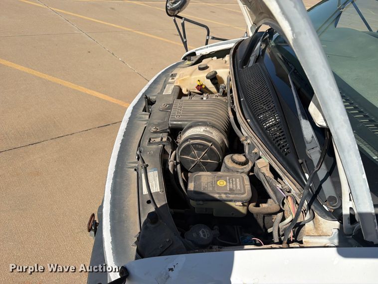 image for item NA9542 2001 Chevrolet Express 3500 shuttle bus