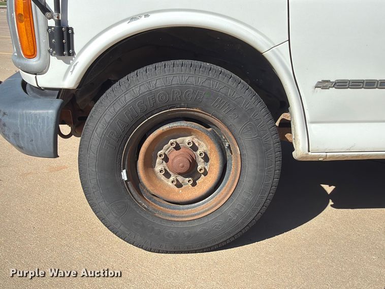 image for item NA9542 2001 Chevrolet Express 3500 shuttle bus