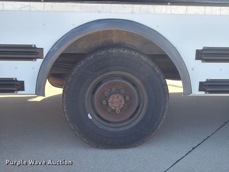 image for item NA9542 2001 Chevrolet Express 3500 shuttle bus