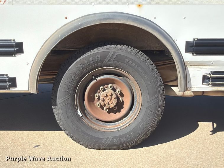 image for item NA9542 2001 Chevrolet Express 3500 shuttle bus