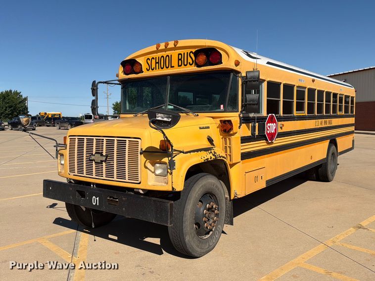 image for item NA9543 2002 Chevrolet B7 school bus