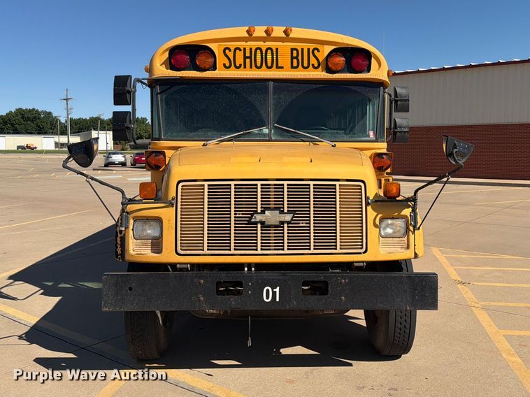 image for item NA9543 2002 Chevrolet B7 school bus