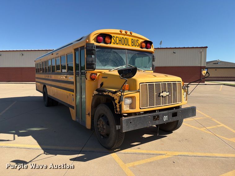image for item NA9543 2002 Chevrolet B7 school bus