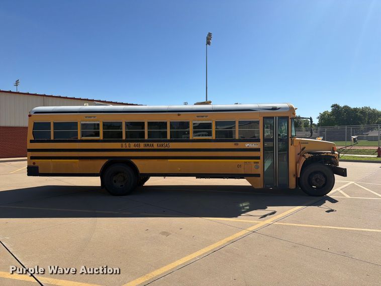 image for item NA9543 2002 Chevrolet B7 school bus