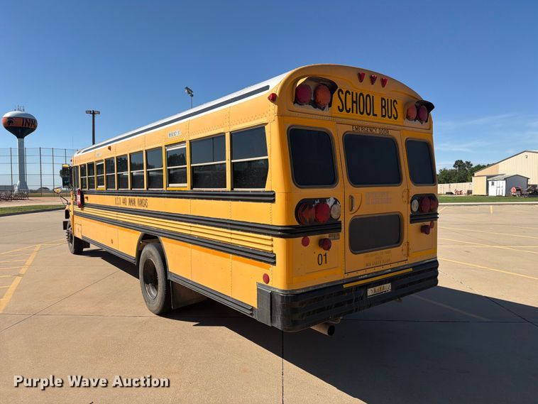 image for item NA9543 2002 Chevrolet B7 school bus