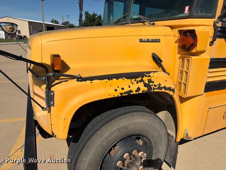 image for item NA9543 2002 Chevrolet B7 school bus