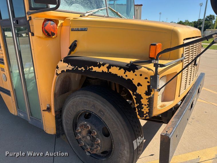 image for item NA9543 2002 Chevrolet B7 school bus