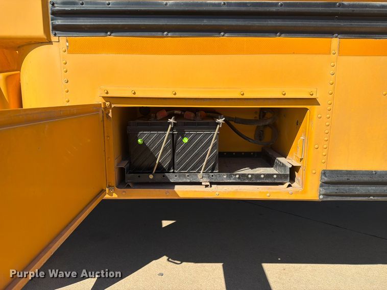 image for item NA9543 2002 Chevrolet B7 school bus