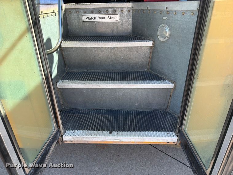 image for item NA9543 2002 Chevrolet B7 school bus