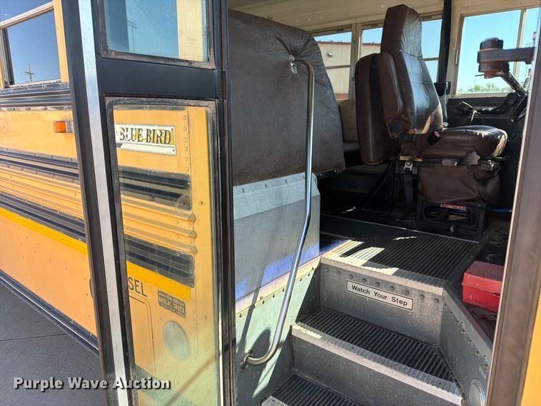 image for item NA9543 2002 Chevrolet B7 school bus