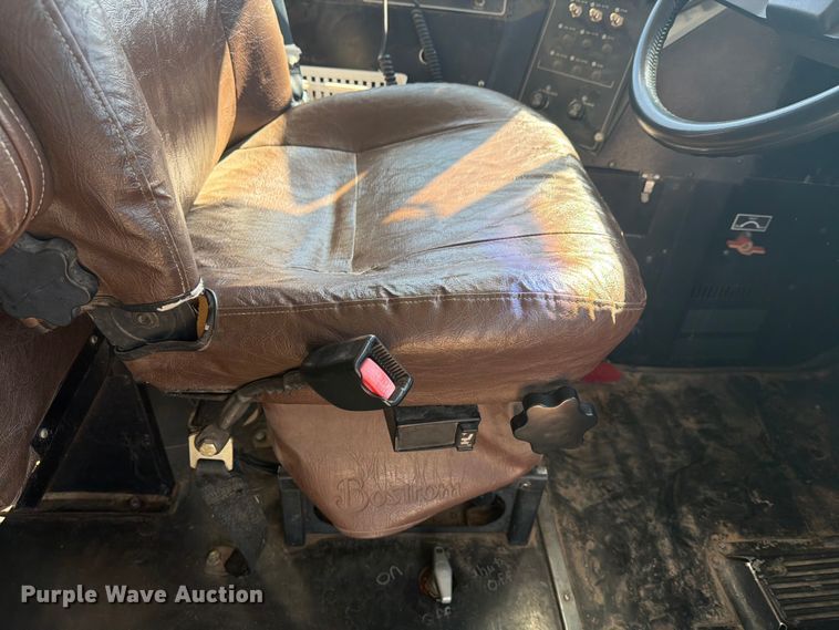 image for item NA9543 2002 Chevrolet B7 school bus