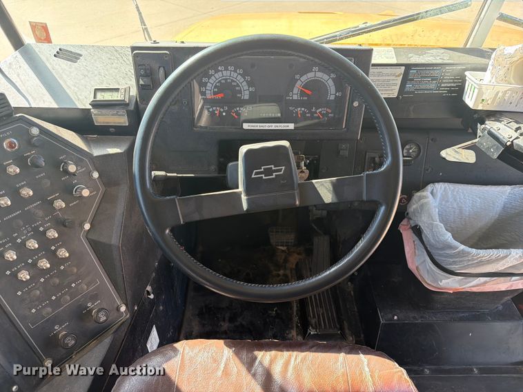image for item NA9543 2002 Chevrolet B7 school bus