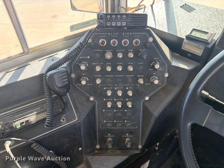 image for item NA9543 2002 Chevrolet B7 school bus