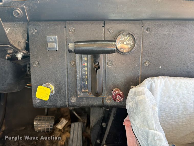 image for item NA9543 2002 Chevrolet B7 school bus