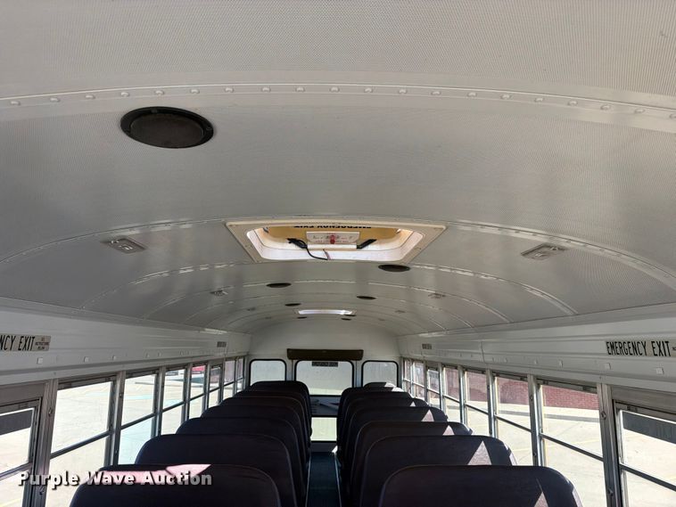 image for item NA9543 2002 Chevrolet B7 school bus