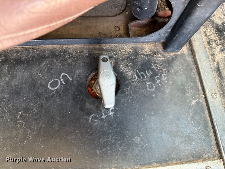 image for item NA9543 2002 Chevrolet B7 school bus