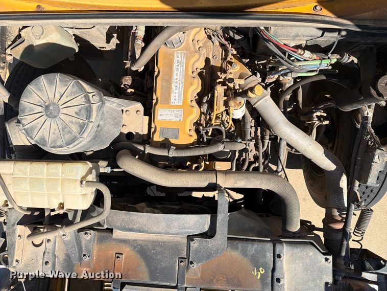 image for item NA9543 2002 Chevrolet B7 school bus